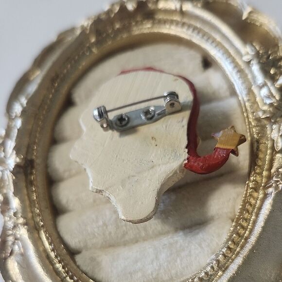 Santa Claus Holiday Brooch - Picture 5 of 6